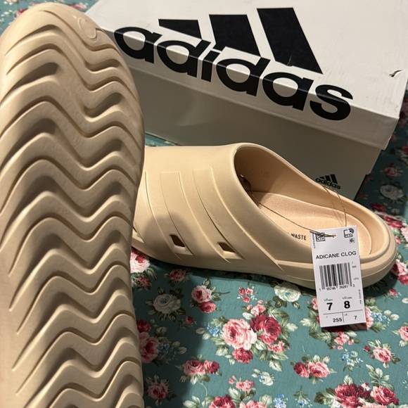 ADICANE CLOG _ adidas unisex slip on swim clogs, men’s 7_ women’s 8 - US. New!💫 - Picture 4 of 12